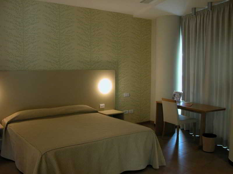 Tati Hotel Луго Екстериор снимка