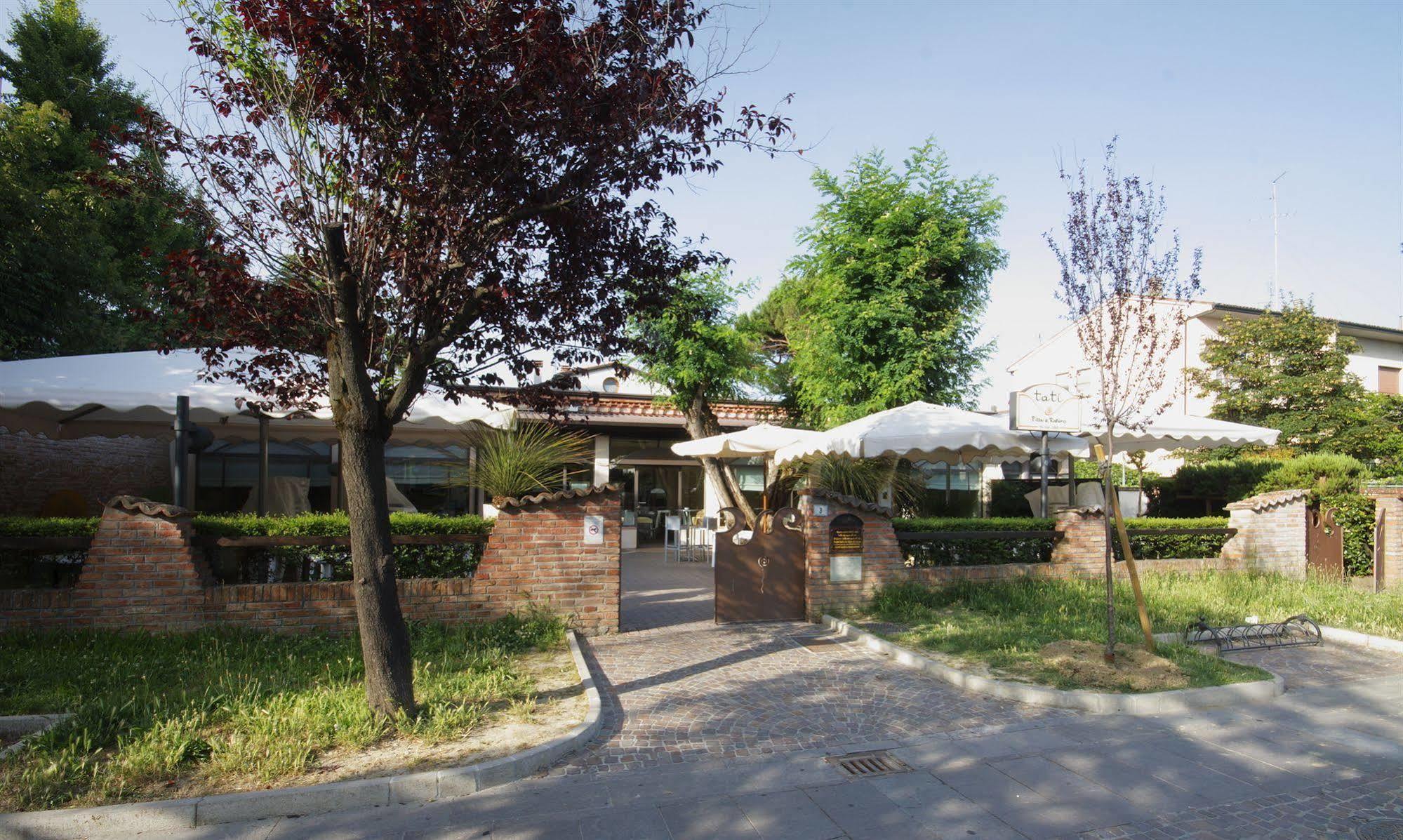 Tati Hotel Луго Екстериор снимка