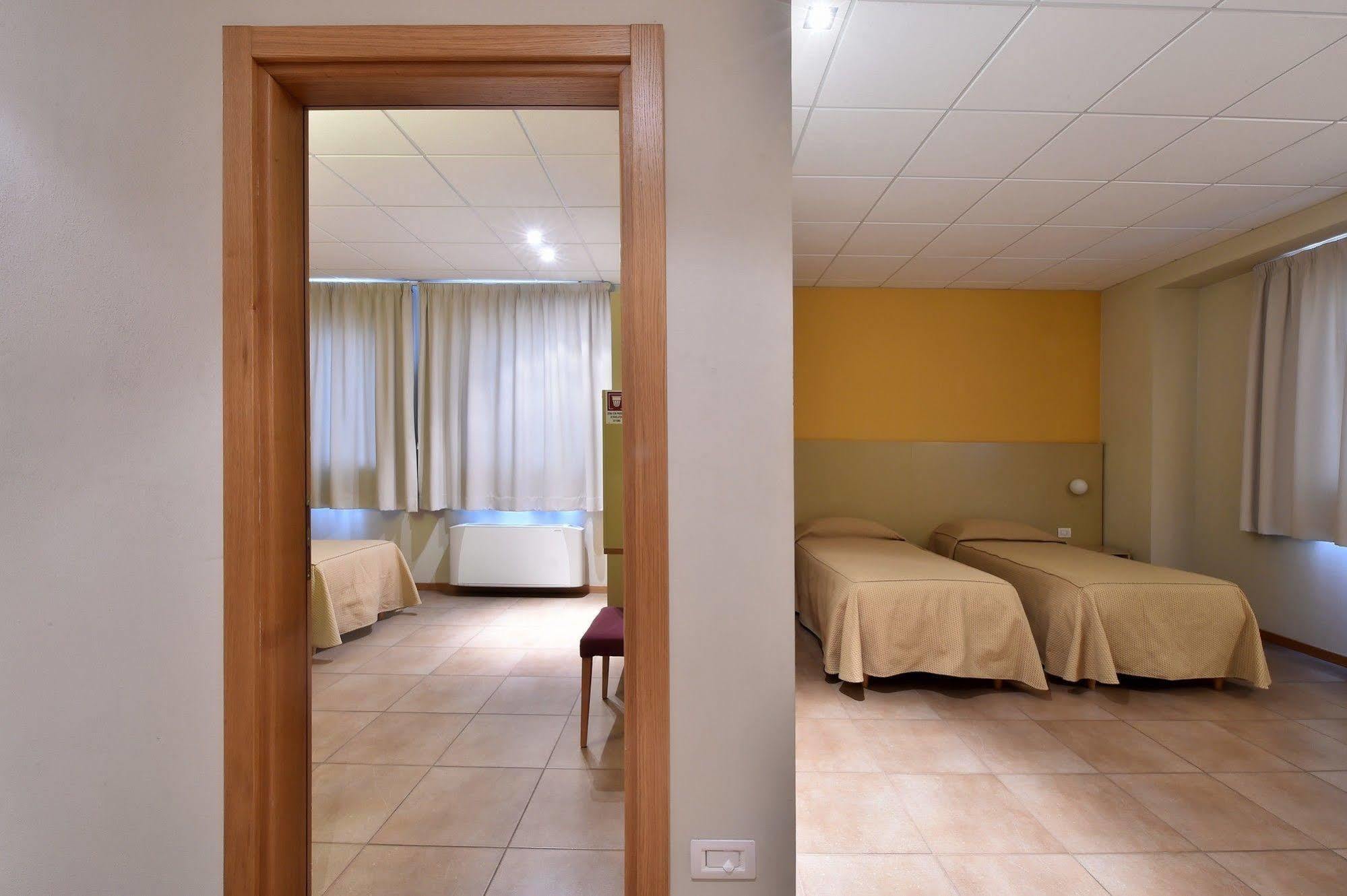 Tati Hotel Луго Екстериор снимка